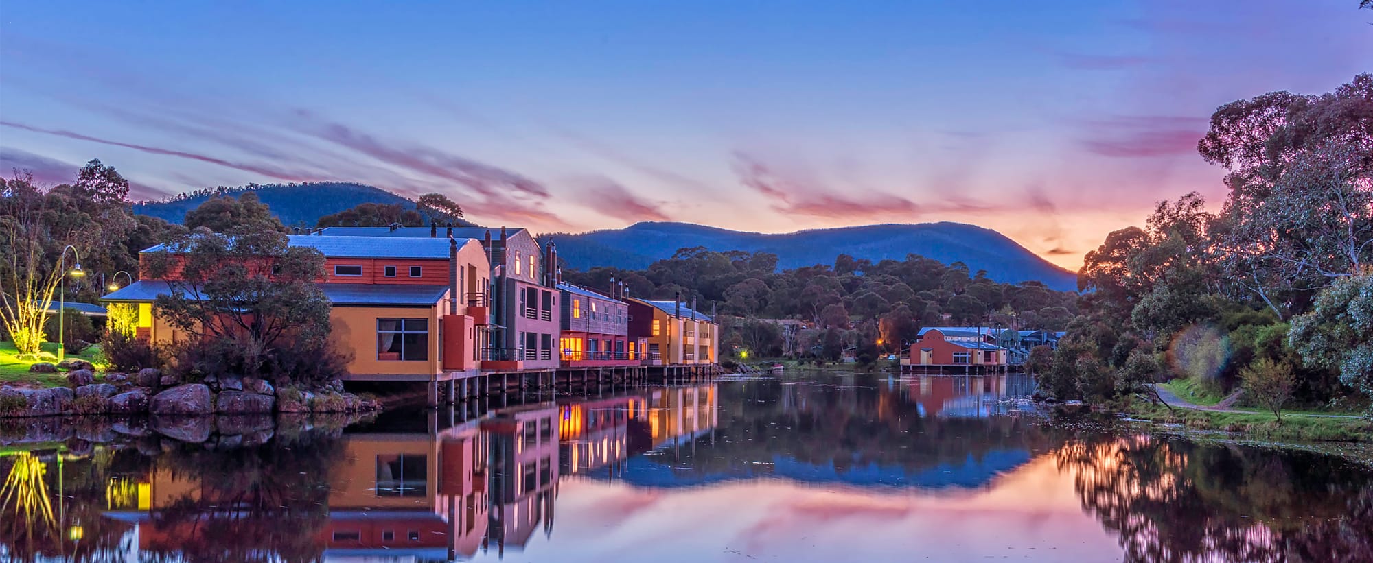 Sunets are very special at Lake Crackenback.