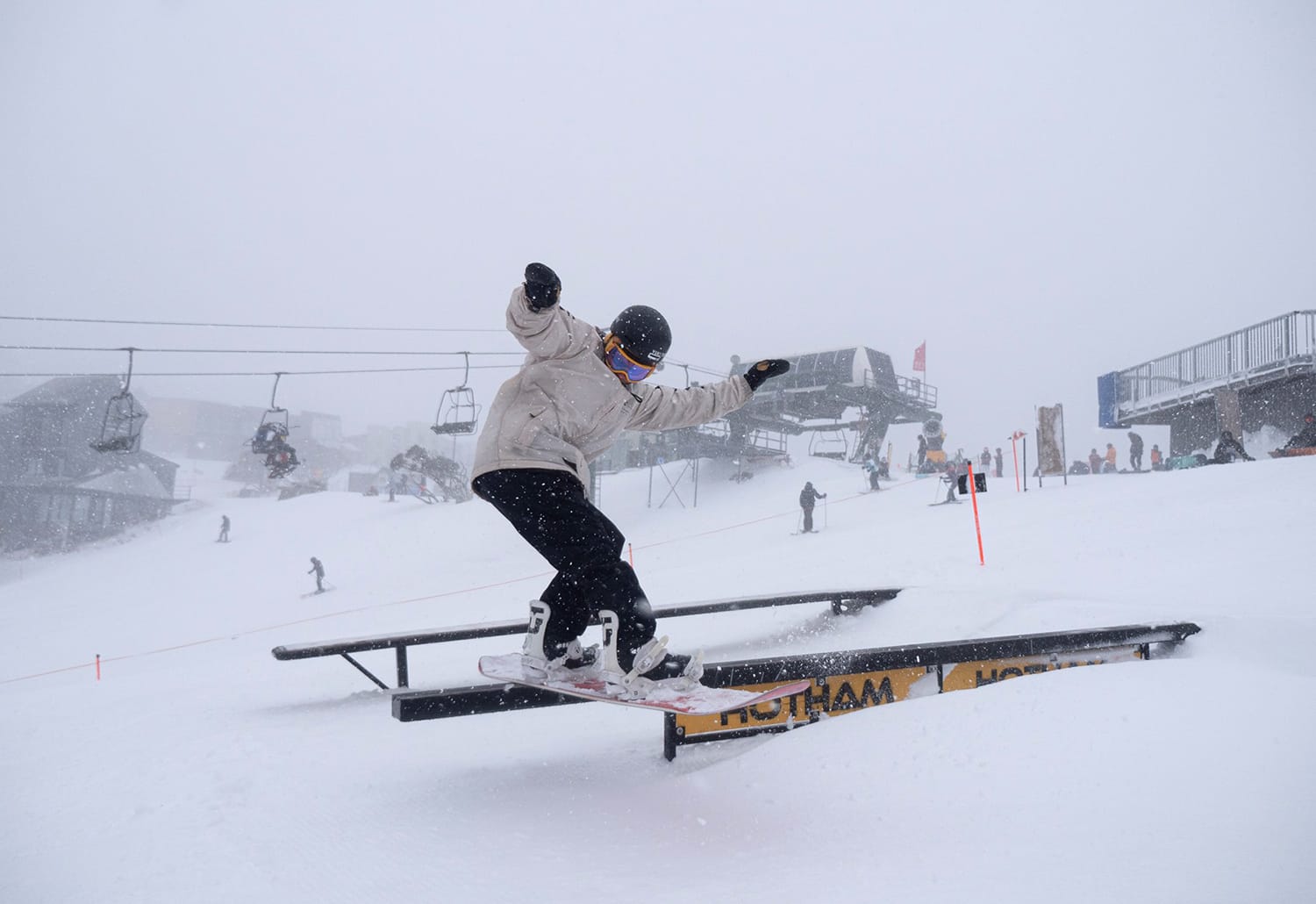 Cruel lockdown for snow industry Post image